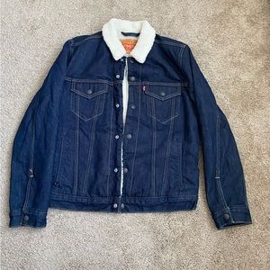 Levis Sherpa jean jacket size Medium